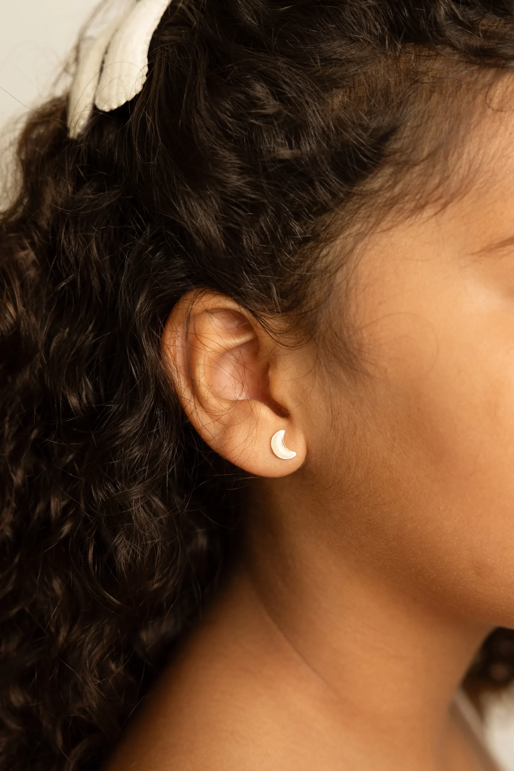 Boucles d'oreilles clous Lune Brillante - Mrs Ertha. - Image 3