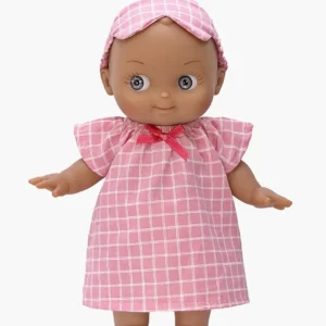 Minikane Poupée Mini Pancha, Maïa et son ensemble chemise de nuit à carreaux rose / blanc.