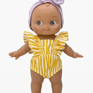 Minikane Poupée Mini Pancha, Maïa et son ensemble de plage violet / rayures jaunes.