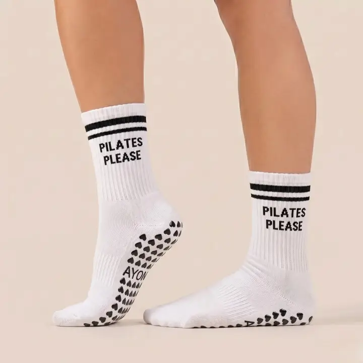 Chaussettes antidérapantes Ayona Blanches – Pilates Please. - Image 2