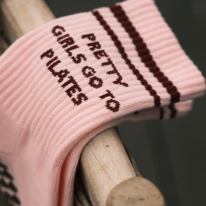 Chaussettes antidérapantes Ayona Rose – Pretty Girls Go To Pilates. - Image 4
