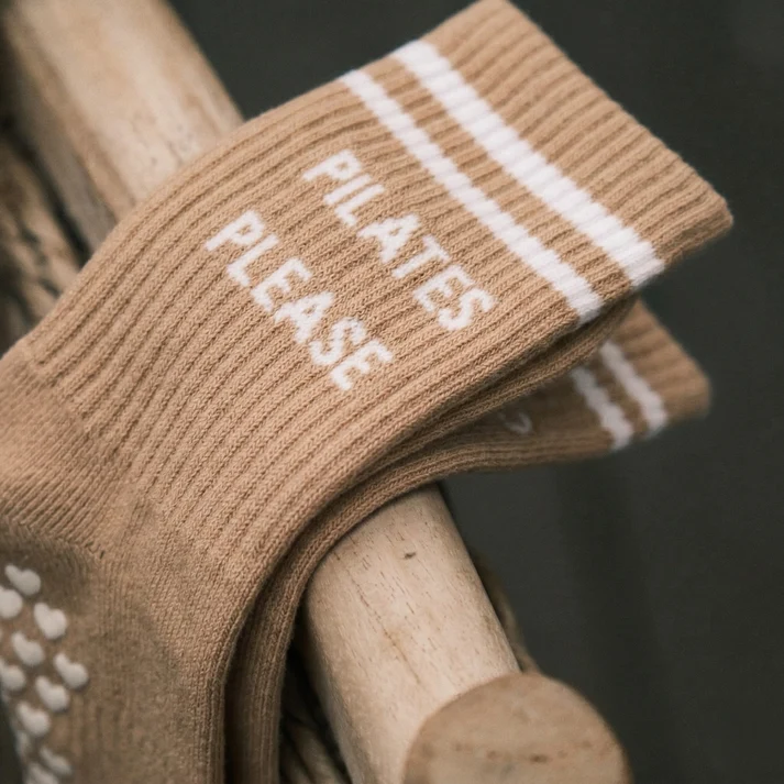 Chaussettes antidérapantes Ayona Beige - Pilates Please. - Image 4