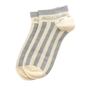 Chaussettes sneakers fantaisie lurex « AUDACIEUSE » – rayées écru/ gris.