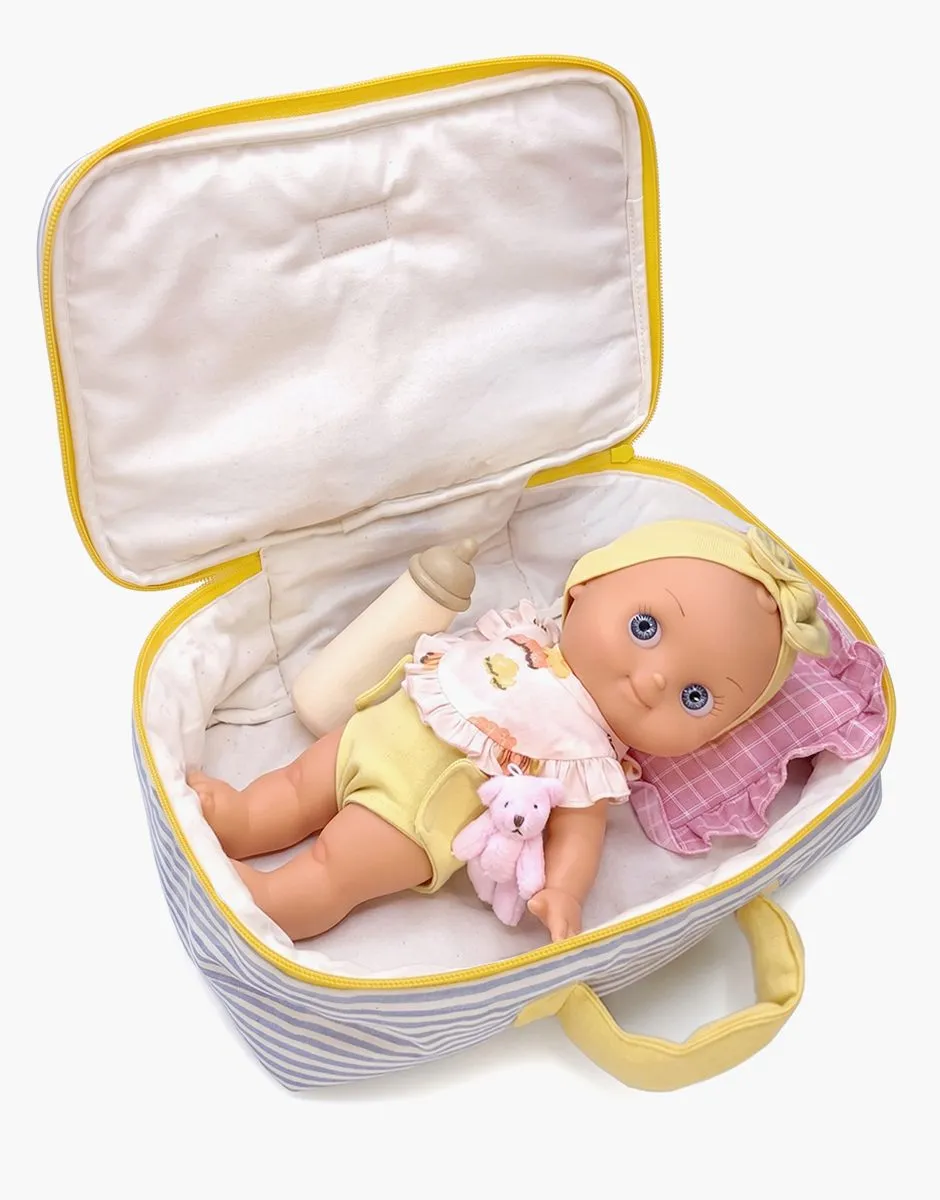Minikane Poupée Mini Pancha Alice et sa valisette Kit de Naissance à carreaux rose.